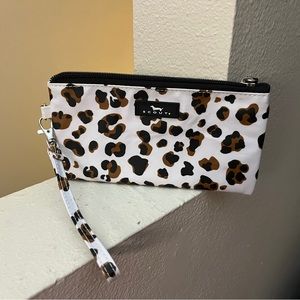 Scout Kate Wristlet. New. Animal Print. Zip Pouch.